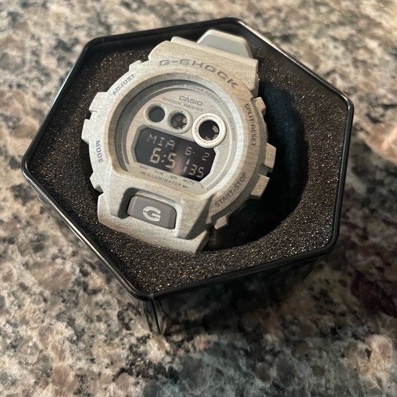 Brand new in container GShock Watch - Picture 3 of 6